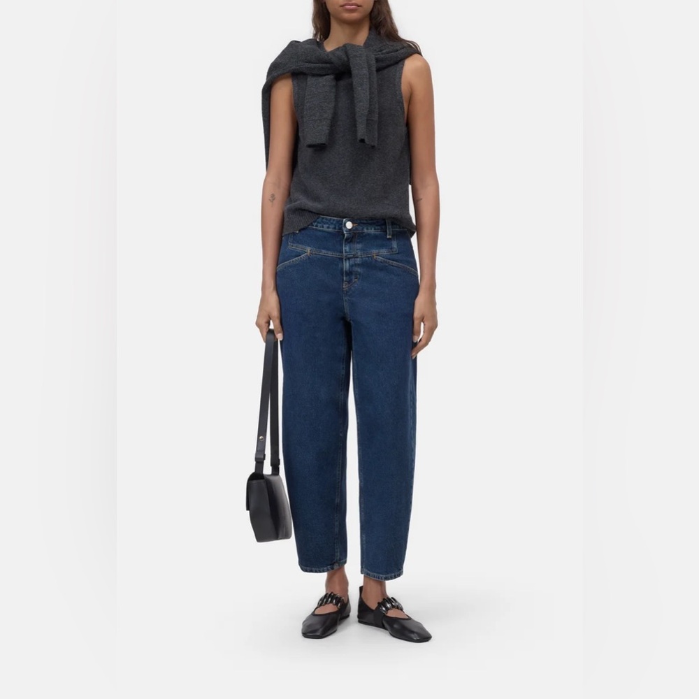 Closed Stover-X Relaxed Jeans in a dark blue denim wash size 30 BNWT!